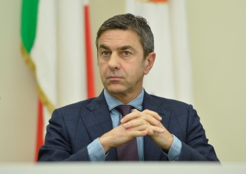 星空体育平台-科斯塔库塔提醒巴尔泰萨吉：当时不应该等球，而应该主动去争球